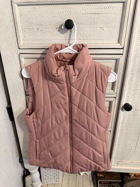 New York & Company Quilted Puffer Vest in Dusty Rose